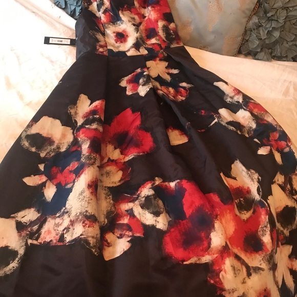 Stunning NWT David Meister Evening Gown - Picture 11 of 16